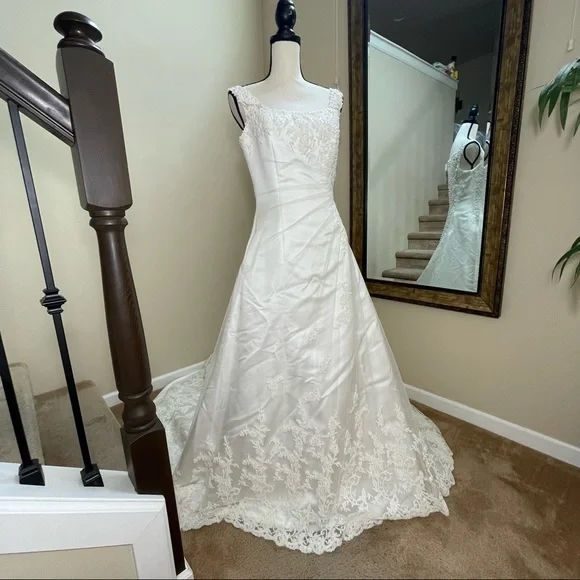 Maggie Sottero wedding dress size 12 - Picture 1 of 15